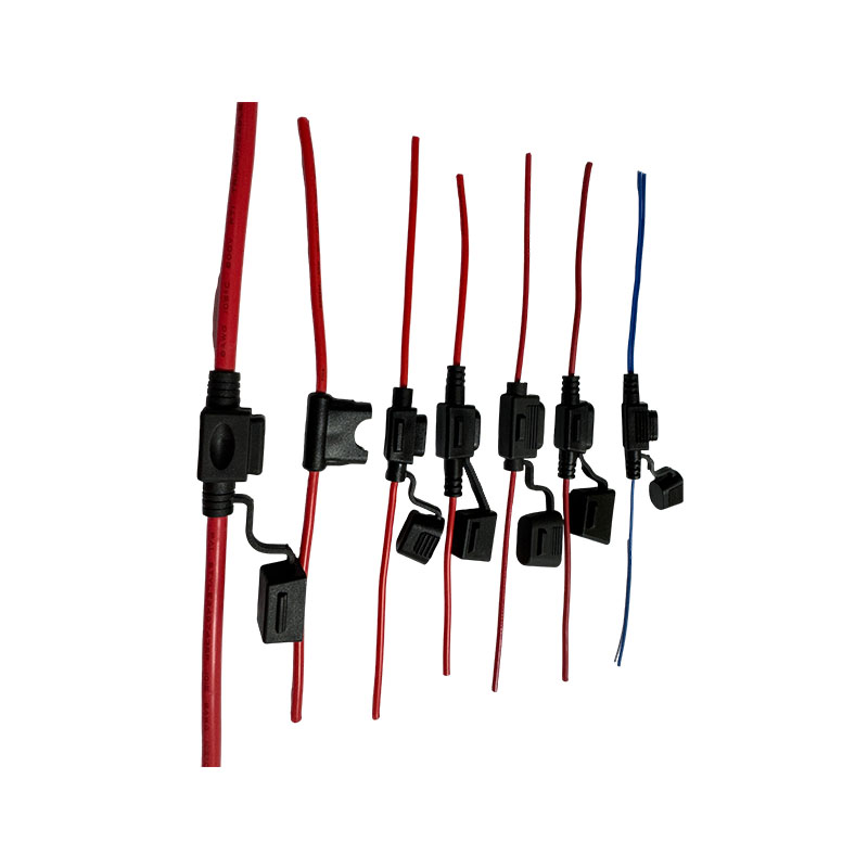 How does PVC maintain the seal of the universal automotive fuse waterproof holder under extreme temperatures?